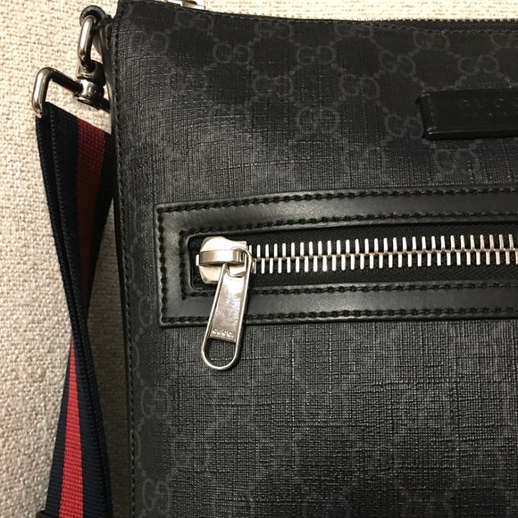 Authentic Gucci unisex crossbody bag black monogram coated canvas - Picture 4 of 16